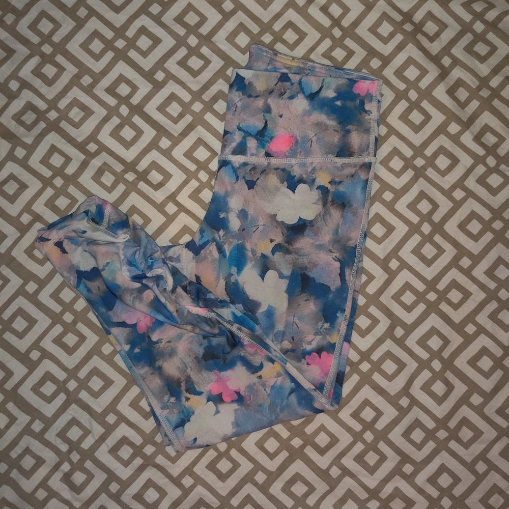 Mono b Capri Leggings